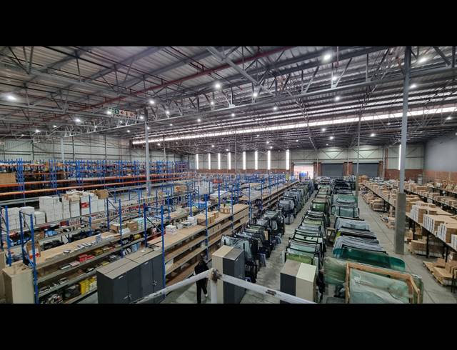 4,892M² WAREHOUSE TO LET IN POMONA